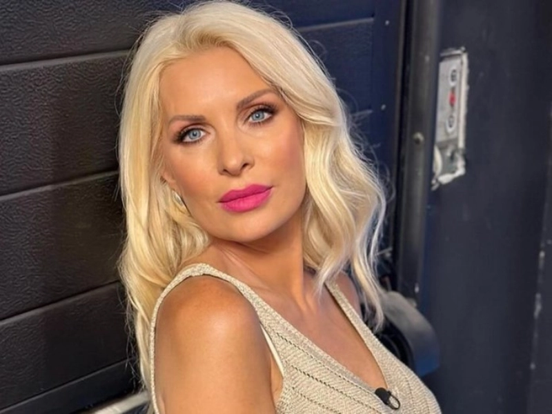 Η Ελένη Μενεγάκη γύρισε τον χρόνο πίσω 20 χρόνια