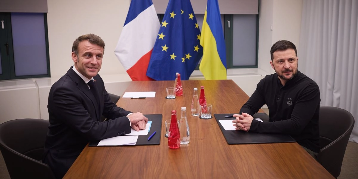 Ο Μακρόν θα υποδεχθεί τον Ζελένσκι τη Δευτέρα στο Παρίσι