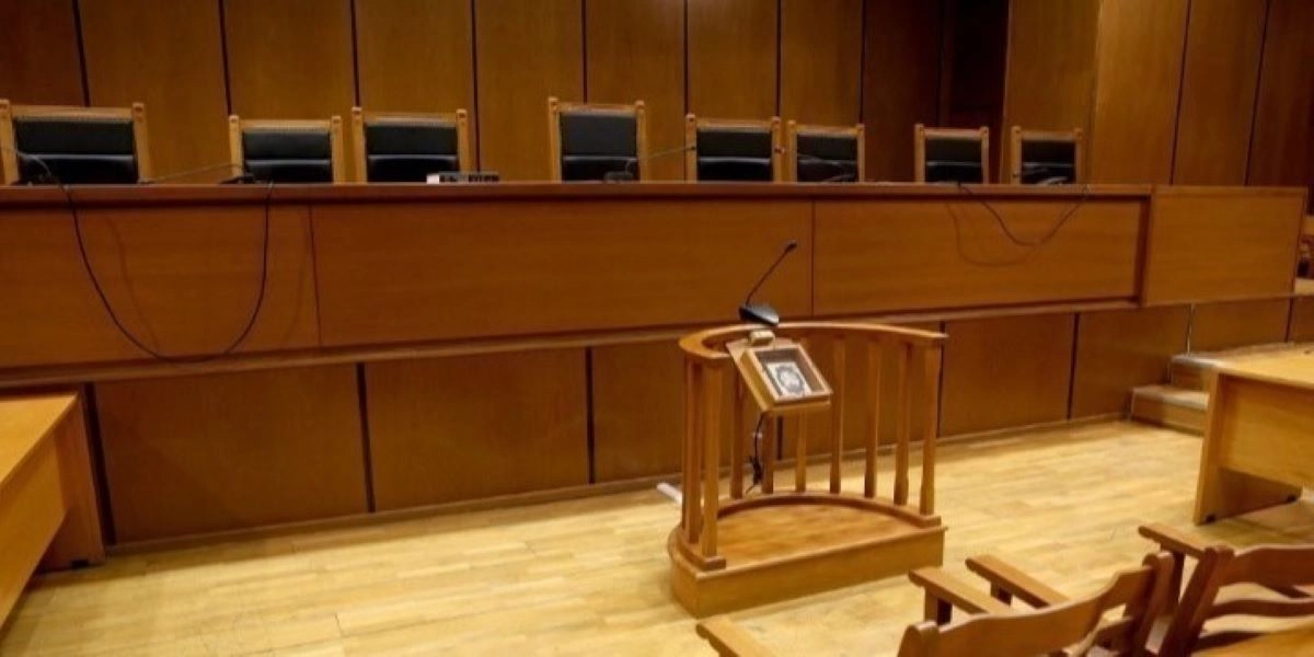 Θεσσαλονίκη: Δέκα χρόνια κάθειρξη σε 25χρονη -Υποχρέωνε την 6χρονη κόρη της να ζητιανεύει