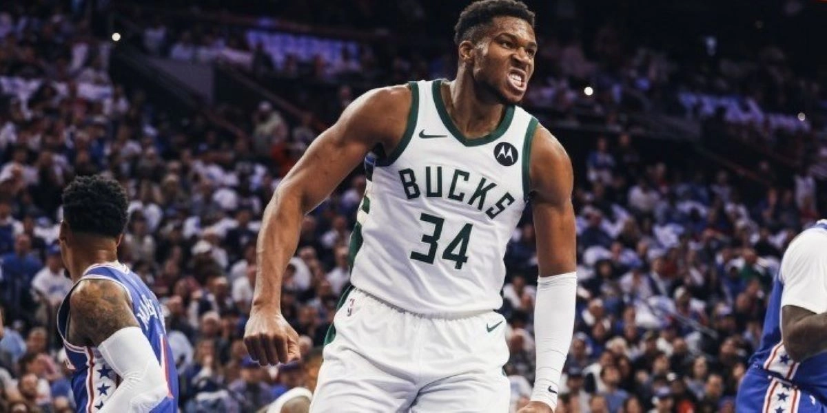 NBA: Οι Μιλγουόκι Μπακς μείωσαν σε 2-1 τη σειρά των Play-Offs κόντρα στους Πέισερς με 37 πόντους του Γιάννη Αντετοκούνμπο