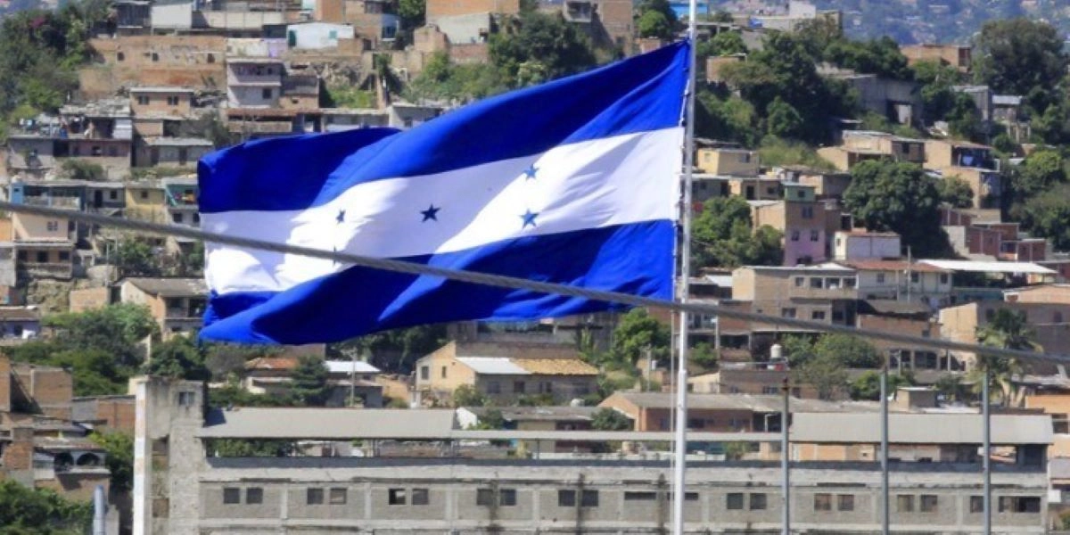 Ονδούρα: Να κλείσει όλες τις Αμερικάνικες βάσεις στη χώρα απείλησε η πρόεδρος αν ο Τραμπ πραγματοποιήσει μαζικές απελάσεις