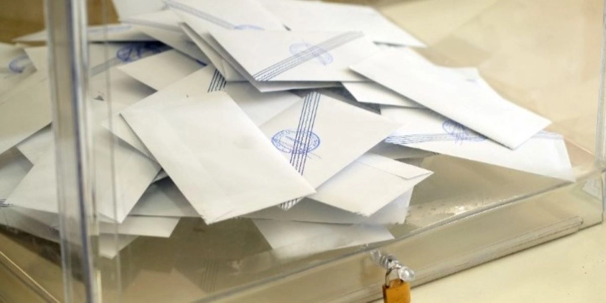 Δημοσκόπηση Prorata: Στο 23% η ΝΔ – Δεύτερο το ΠΑΣΟΚ με 11,5% – Στο 10% η Πλεύση