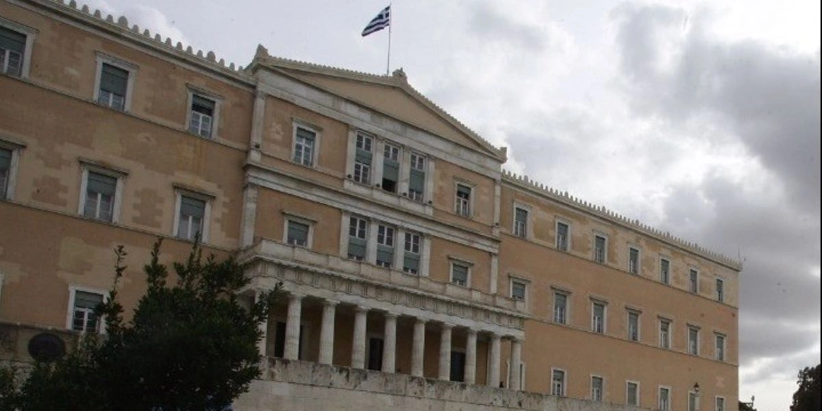 Βουλή: Ενός λεπτού σιγή στη μνήμη των πεσόντων στα Ίμια