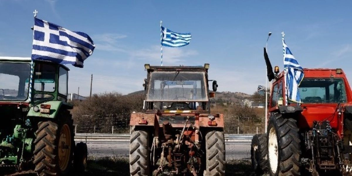Μπλόκο στην Εθνική οδό Χανίων – Ρεθύμνου έστησαν οι αγρότες