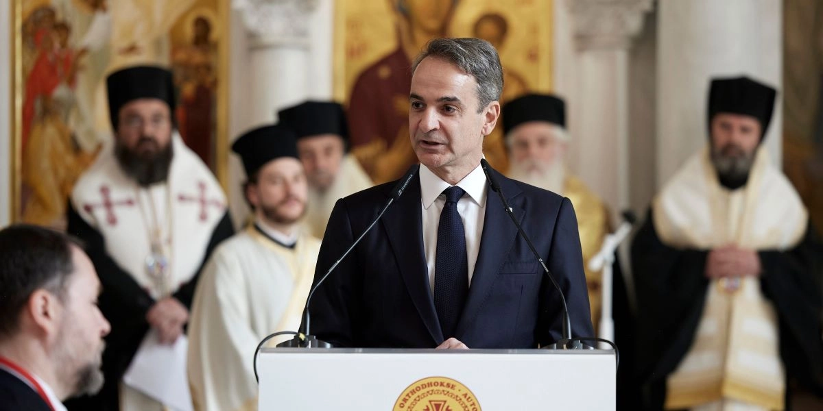 Ο Πρωθυπουργός παρακολούθησε την πρώτη Ανάσταση στην Τήνο