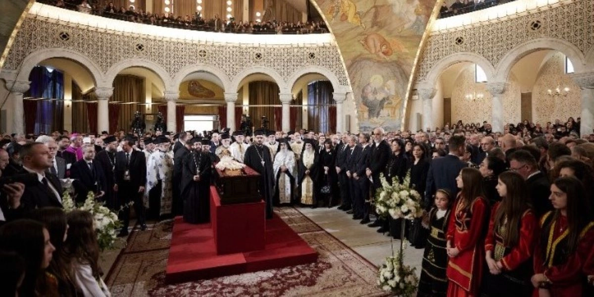 Μακάριος Αναστάσιος: Με τιμή και συγκίνηση ολοκληρώθηκε η κηδεία του