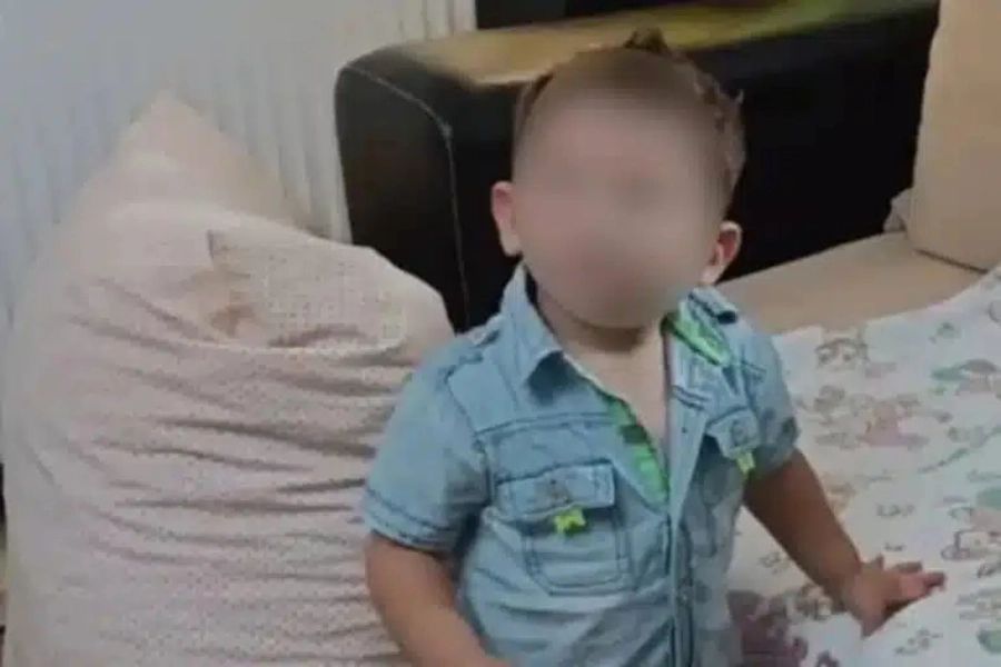 Σήμερα στην Αθήνα η κηδεία του μικρού Άγγελου: “Μακάρι να είχαμε καταλάβει και να τον παίρναμε δίπλα μας”, λένε συγγενείς