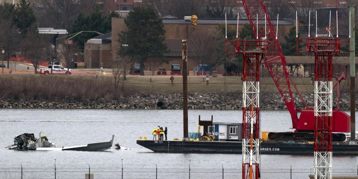 Ουάσιγκτον: 55 σωροί του αεροπορικού δυστυχήματος έχουν ανασυρθεί από τον ποταμό