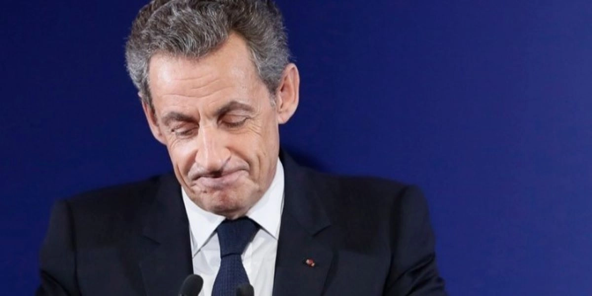 Γαλλία: Τις συνθήκες της 20ήμερης παραμονής του στη φυλακή αφηγείται ο πρώην πρόεδρος Νικολά Σαρκοζί