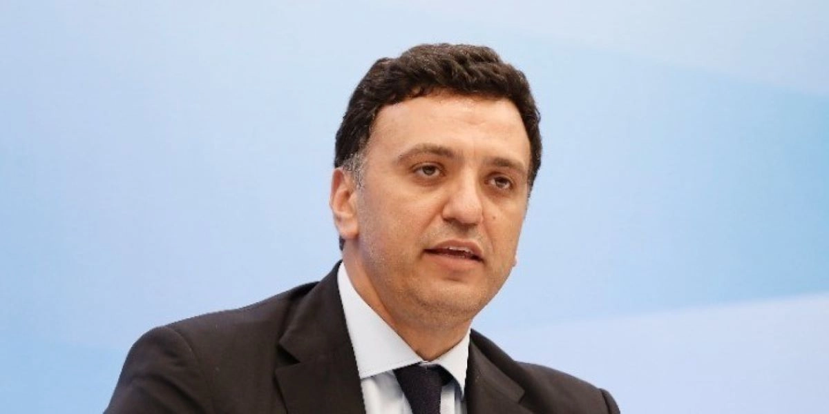 Κικίλιας: Προανήγγειλε τη δημιουργία λιμανιού διαφυγής στη Σαντορίνη