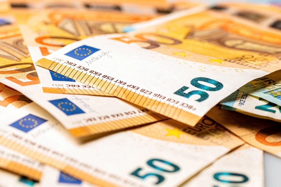 Καταβολές από e-ΕΦΚΑ και ΔΥΠΑ έως την Παρασκευή – Ποιοι θα δουν χρήματα στους λογαριασμούς τους
