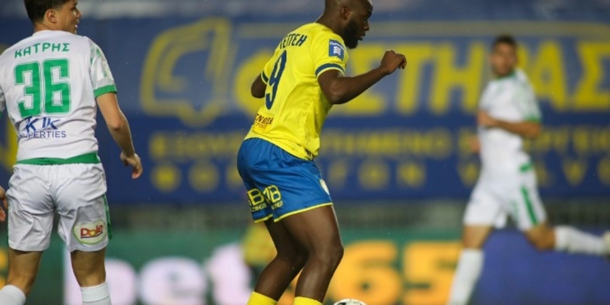 Παναιτωλικός-Λεβαδειακός 0-0: Η «λευκή» ισοπαλία στο Αγρίνιο έστειλε την ομάδα του Πετράκη στα αδιάφορα για εκείνη Play-Out