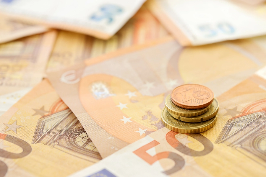 1η Απριλίου 2025: Αντίστροφη μέτρηση για την αύξηση του κατώτατου μισθού-Οι νέοι μισθοί σε Δημόσιο και ιδιωτικό τομέα