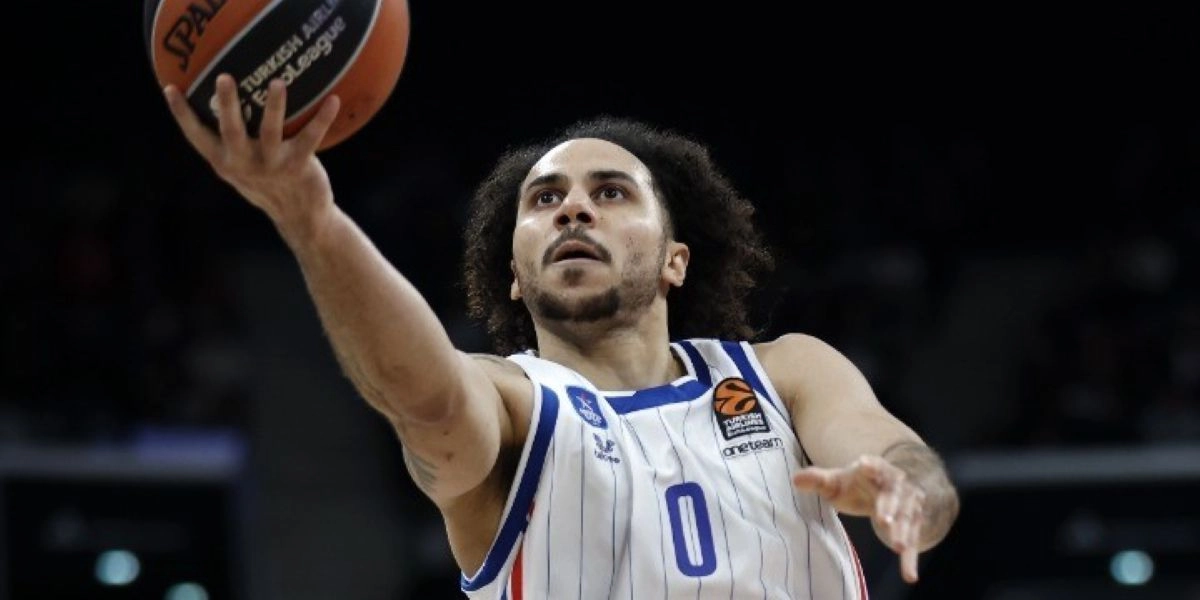 Euroleague: Λάρκιν και Ζαϊτέ μοιράστηκαν το βραβείο του MVP του Game 2 των Play-Offs της διοργάνωσης