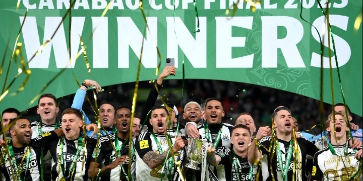 Λίβερπουλ-Νιούκαστλ 1-2: Ιστορική βραδιά για τις «Καρακάξες», κατέκτησαν το Carabao Cup και παράλληλα τον πρώτο τίτλο τους μετά από 70 χρόνια