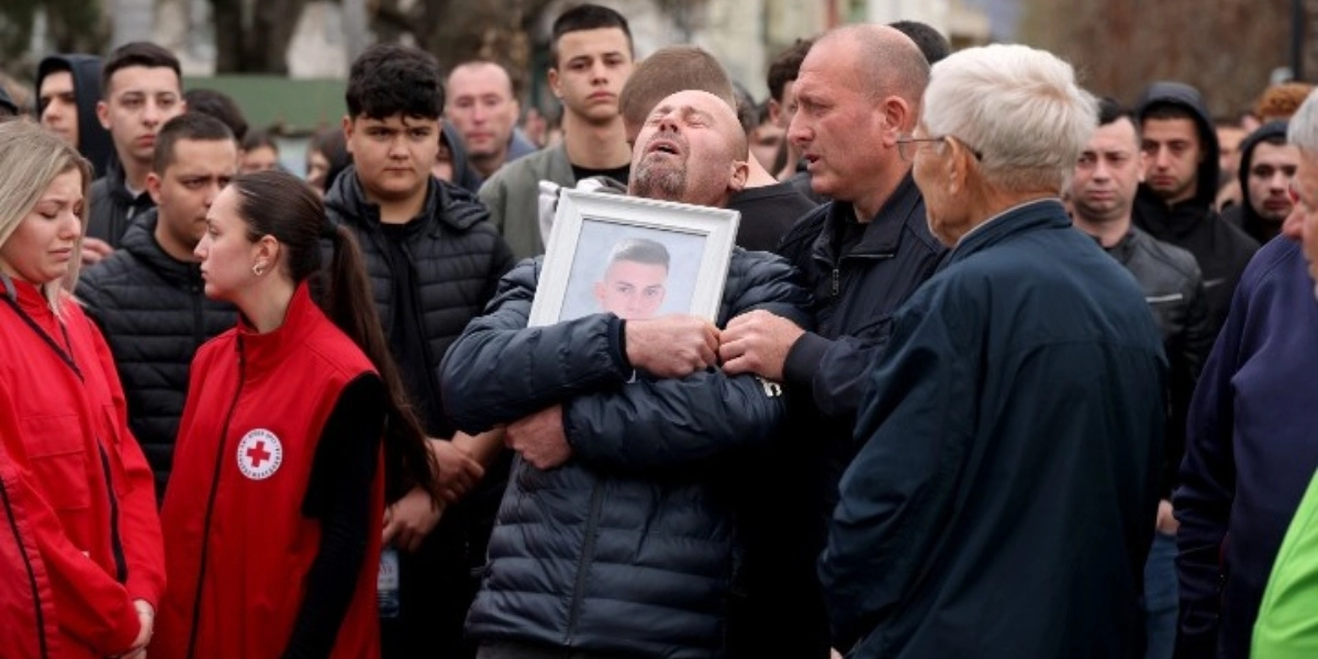 Σκόπια: Πένθος στις συγκεντρώσεις για τα 59 θύματα-Παραιτήθηκε ο δήμαρχος του Κότσανι