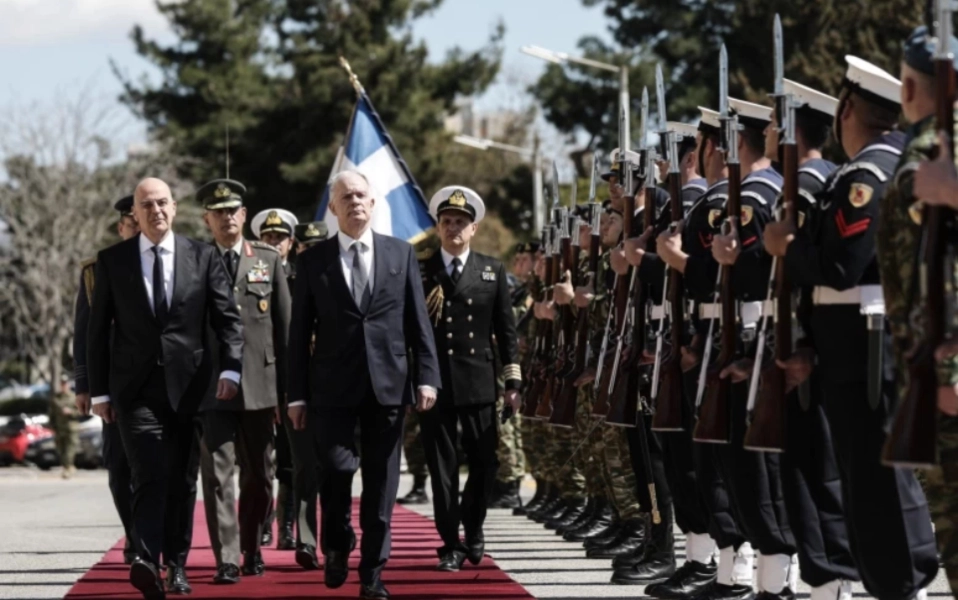 Επίσκεψη Τασούλα στο Υπουργείο Άμυνας