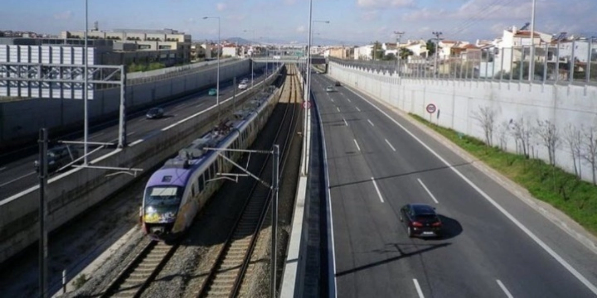 Προαστιακός: Τροχαίο ατύχημα προκάλεσε διακοπή στα δρομολόγια