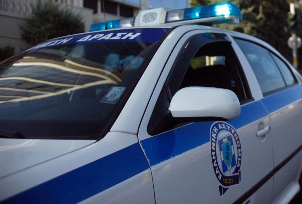 Ένοπλοι εισέβαλαν σε ζαχαροπλαστείο στη Ν. Σμύρνη – Απείλησαν την υπάλληλο και διέφυγαν με τις εισπράξεις