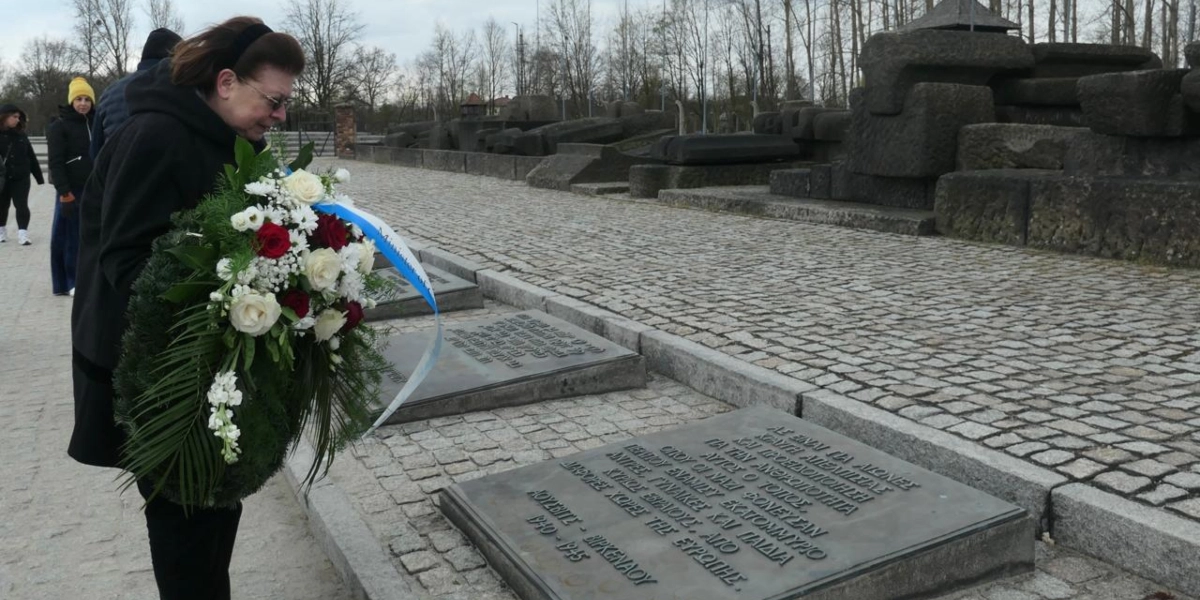 Μενδώνη: Απέτισε φόρο τιμής στα 53.000 θύματα Ελλήνων στο Άουσβιτς