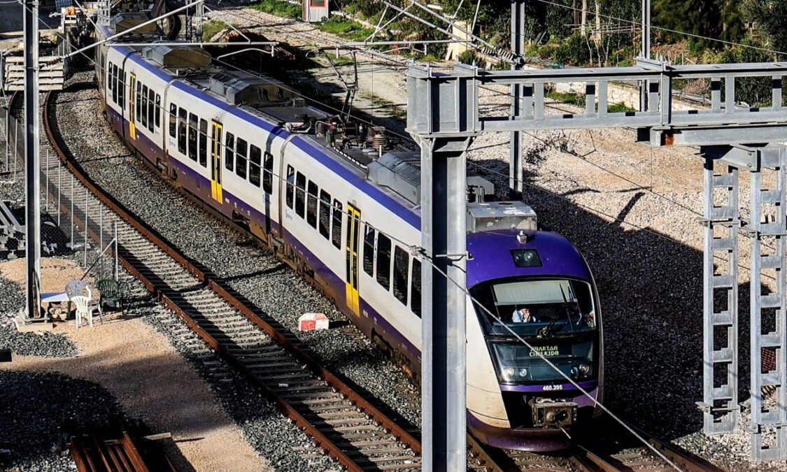 Χαλκίδα: Σύγκρουση Προαστιακού με φορτηγό