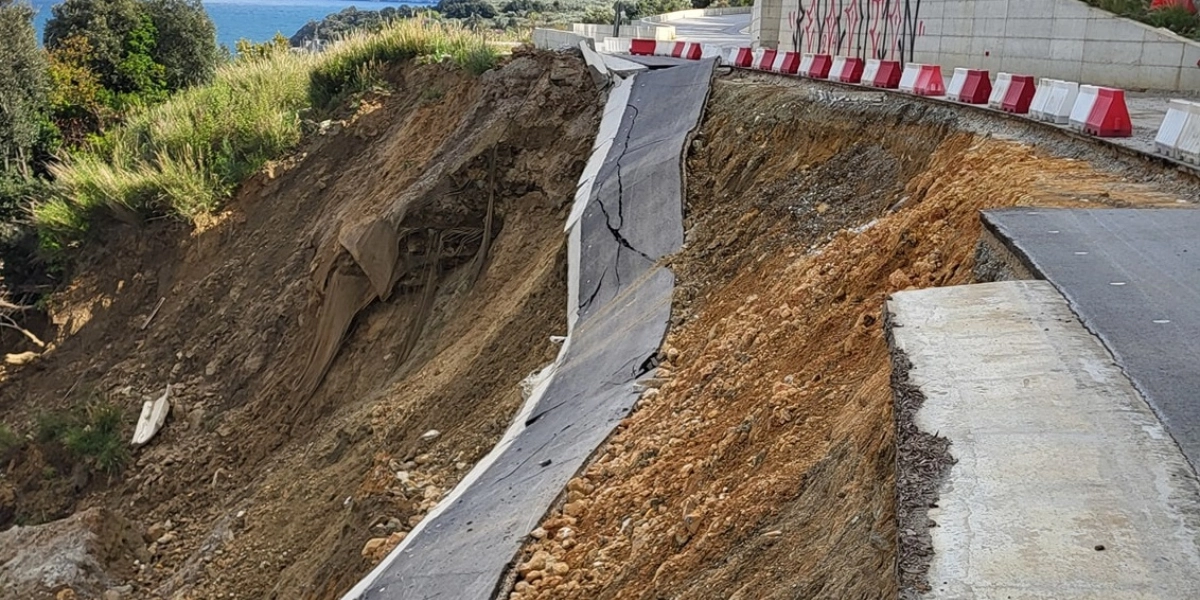 Λάρισα: Επείγουσα προκαταρκτική εξέταση για την κατάρρευση του δρόμου Ρακοποτάμου-Κεραμιδίου