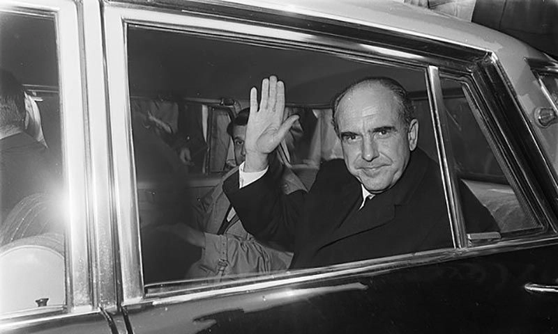 Ανδρέας Παπανδρέου: Προς πώληση η θρυλική Mercedes