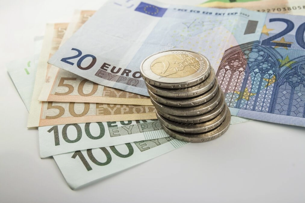 ΟΠΕΚΑ: Ποια επιδόματα πιστώνονται σήμερα στους τραπεζικούς λογαριασμούς