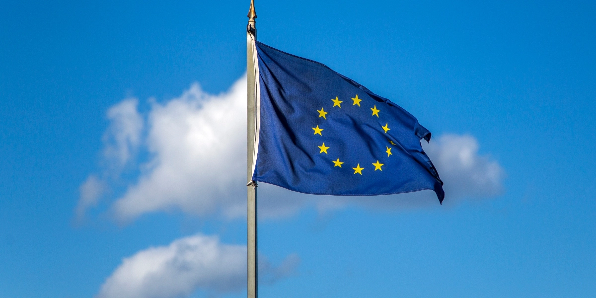 EE: Καλεί τη Τουρκία να σεβαστεί την ελευθερία και ανεξαρτησία των ΜΜΕ