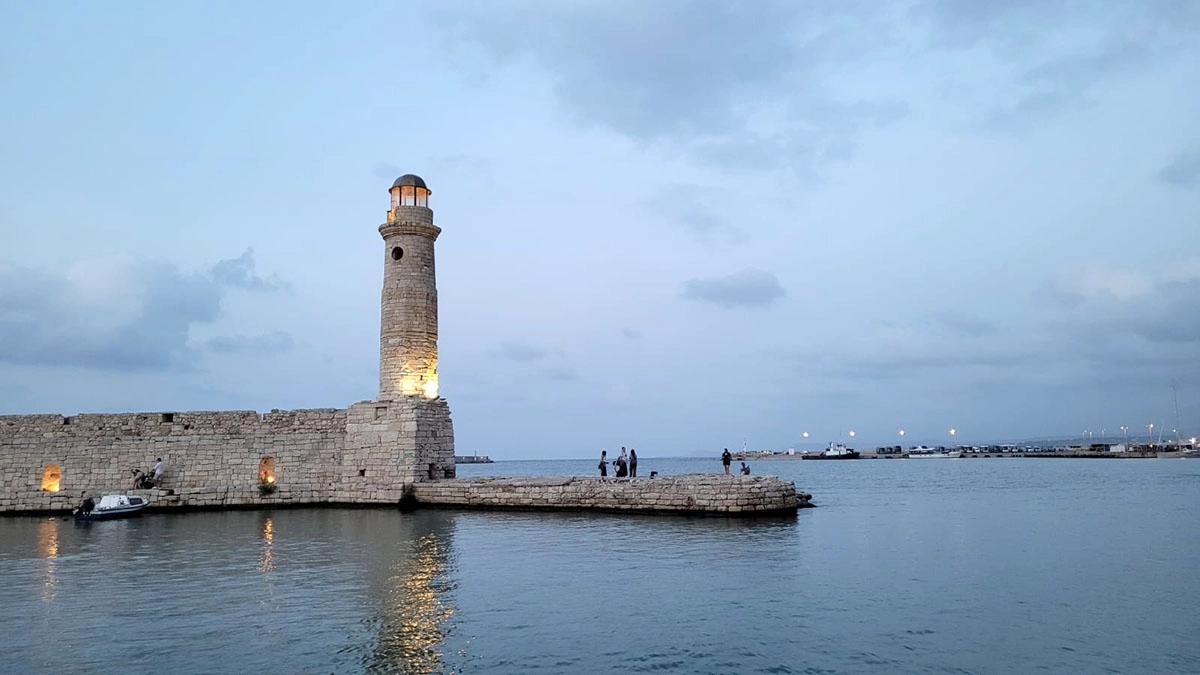 Ρέθυμνο: Μεθυσμένος 22χρονος δάγκωσε και χτύπησε στο πρόσωπο και στο σώμα την σύντροφό του