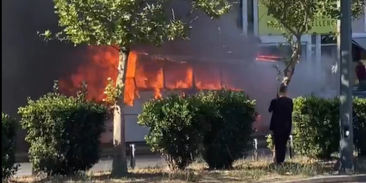 Χαϊδάρι: Λεωφορείο τυλίχθηκε στις φλόγες-Δεν υπήρξαν τραυματίες