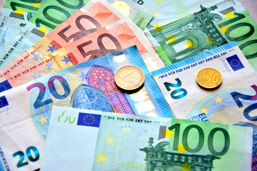 ΟΠΕΚΑ: Την Παρασκευή η καταβολή των επιδομάτων μέσω προπληρωμένης κάρτας