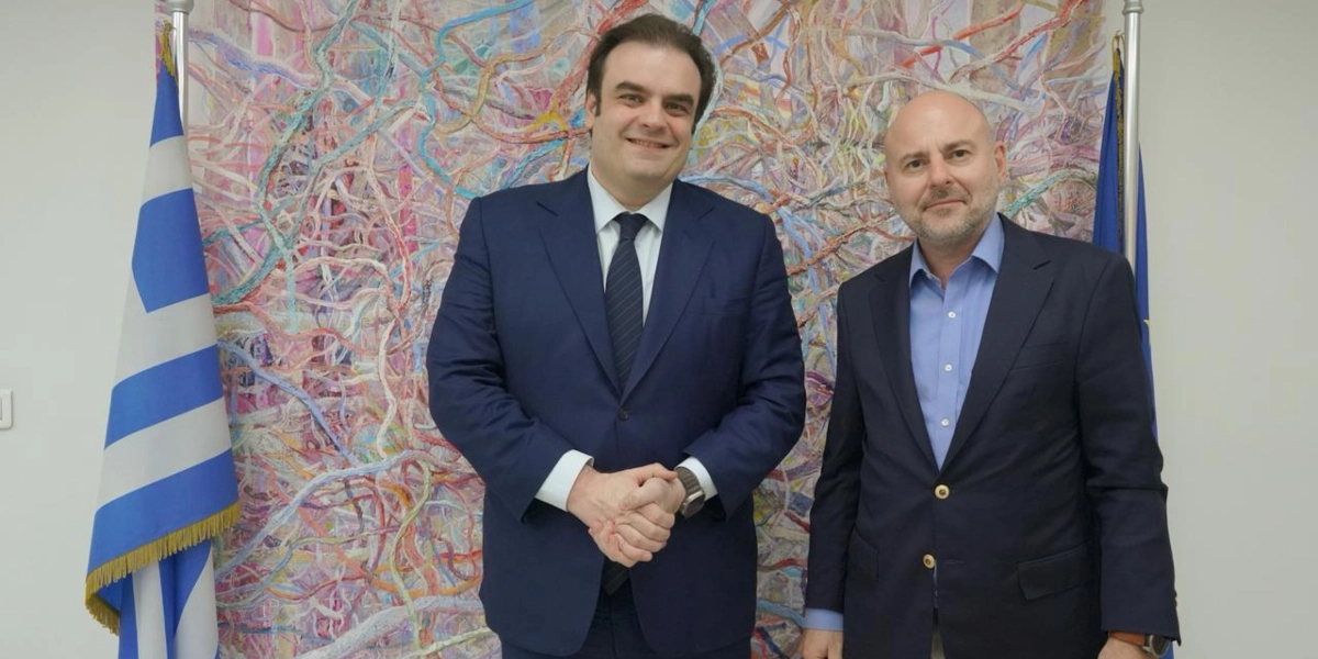 Πιερρακάκης: Συνάντηση με τον πρόεδρο του ΤΕΕ Γιώργο Στασινό