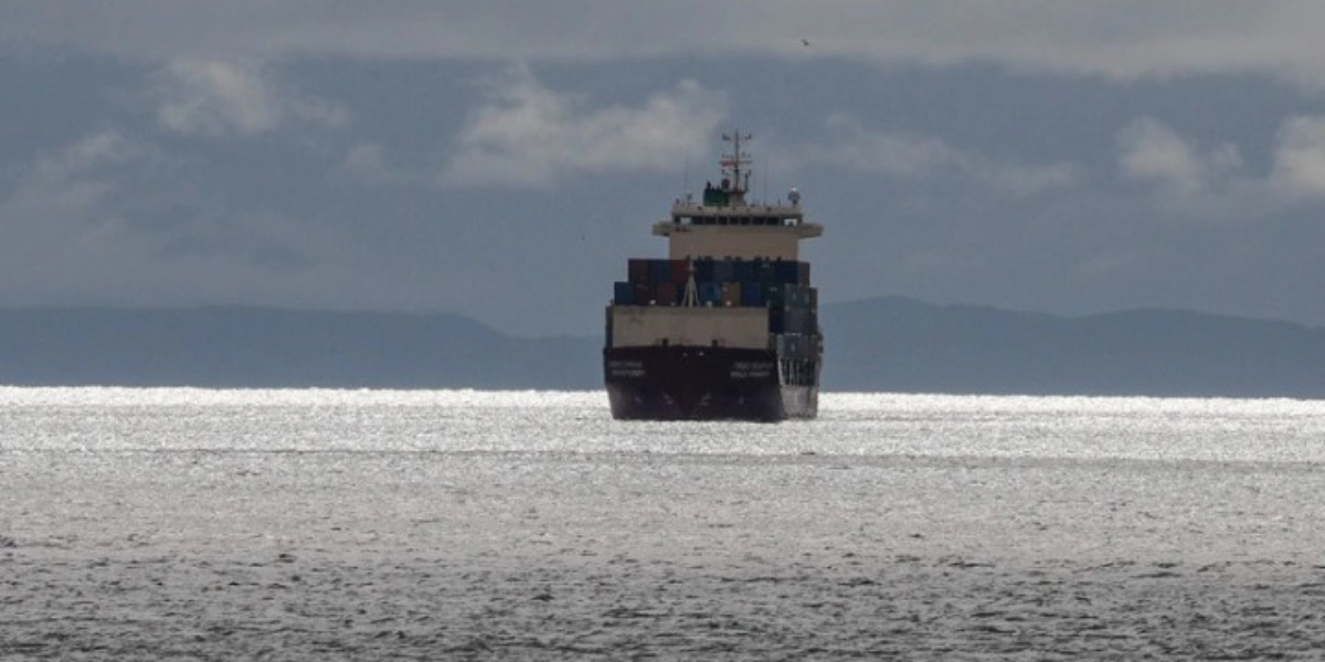 Αλόννησος: Πλοίο της γραμμής χάλασε λίγο πριν φτάσει στο λιμάνι