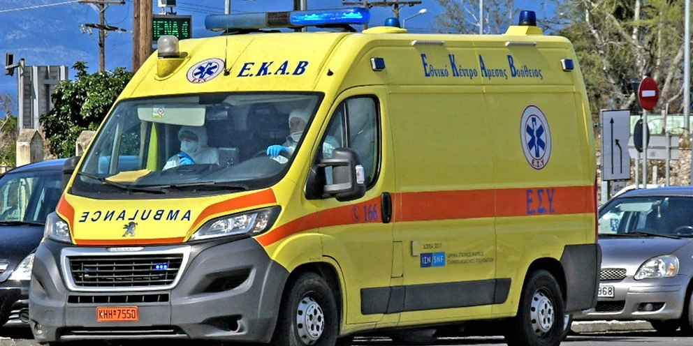 Σύρος- Tροχαίο: Δύο αυτοκίνητα συγκρούστηκαν