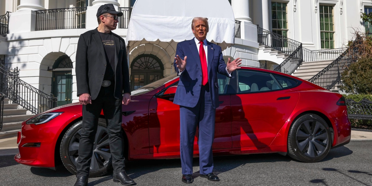 FOXNews: Ο Τραμπ σκέφτεται να πουλήσει το Tesla του