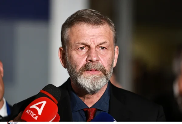 ΣΥΡΙΖΑ: Αποχώρησε ο Απόστολος Γκλέτσος