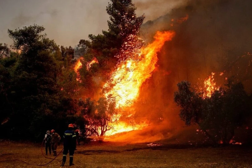 Φωτιά στη Ναύπακτο: Δεν έχουν καταγραφεί ζημιές σε σπίτια