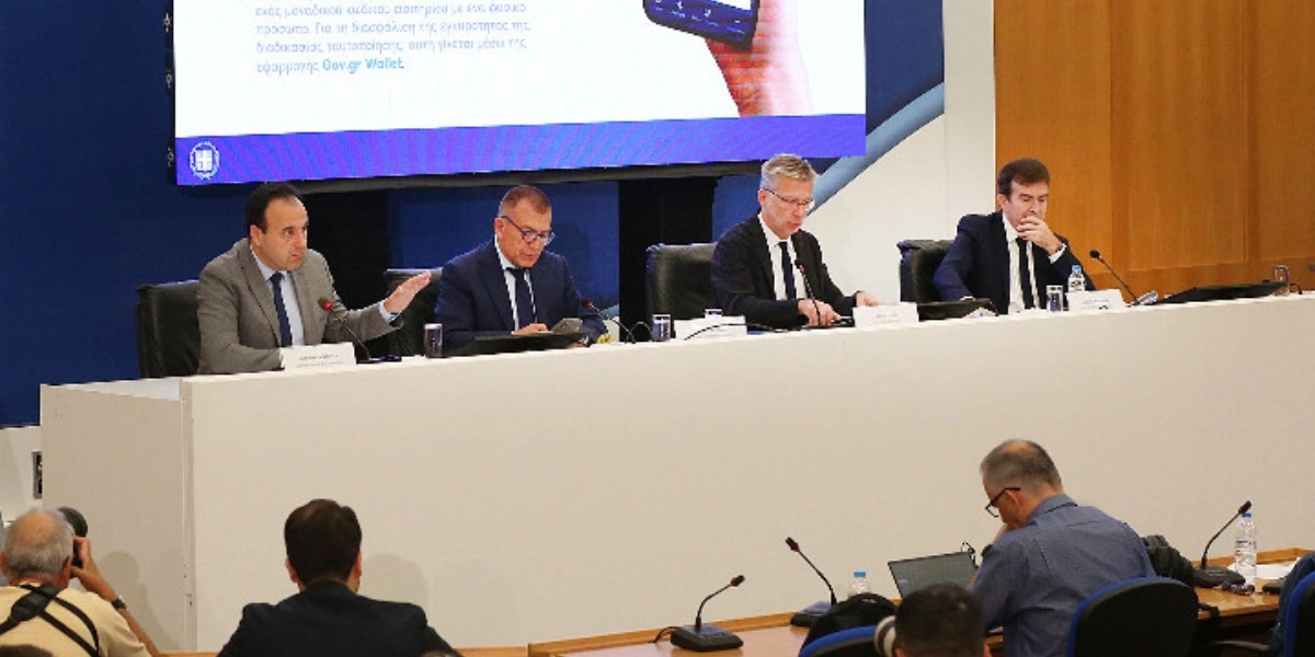 Οπαδική βία: Διυπουργική συνέντευξη – Οι επόμενες δέκα πρωτοβουλίες της κυβέρνησης