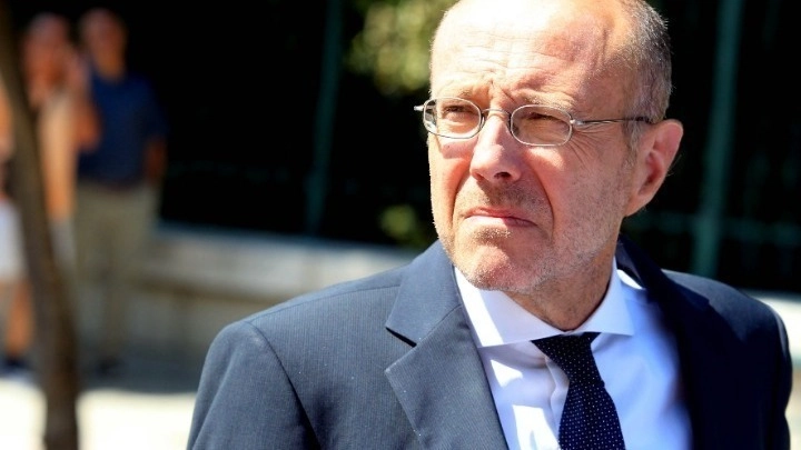 Θεσσαλονίκη: Πέταξαν τρικάκια και έγραψαν με μπογιές συνθήματα στο γραφείο του Δημήτρη Βαρτζόπουλου