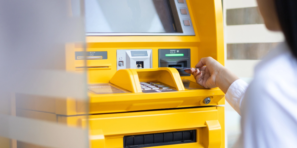 Τράπεζες: Καταργείται στις 11 Αυγούστου η προμήθεια για συγκεκριμένες περιπτώσεις