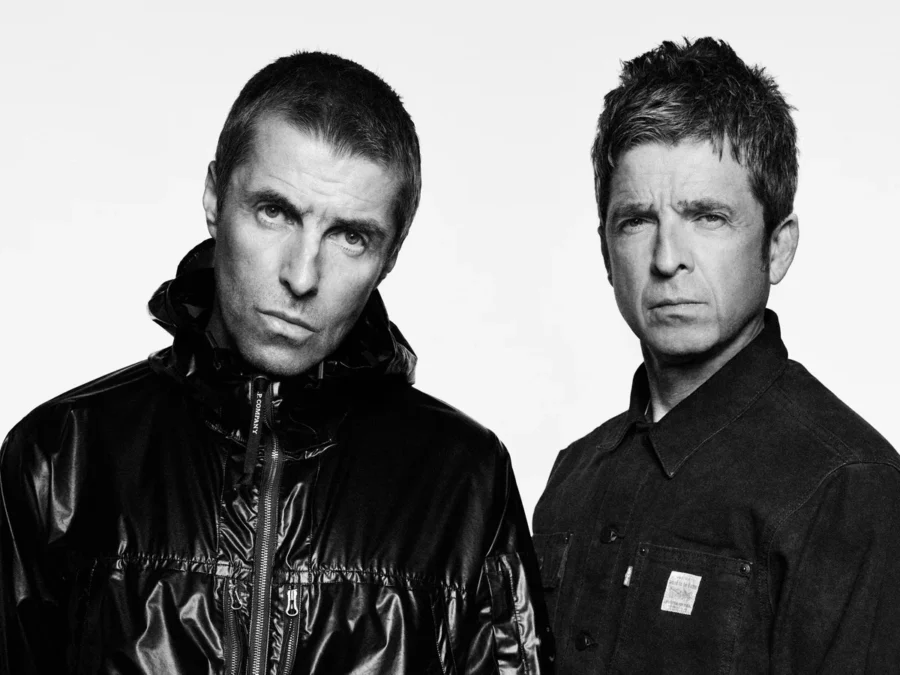 OASIS:Θριαμβευτική η επιστροφή τους στη σκηνή μετά από 16 χρόνια -Λίαμ και Νόελ εμφανίστηκαν χέρι-χέρι στο Κάρντιφ