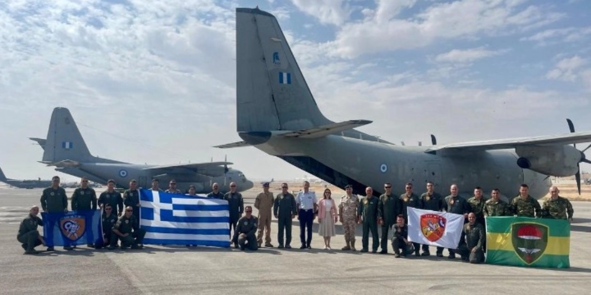 Γάζα: Οι ελληνικές ένοπλες δυνάμεις έριξαν 8,5 τόνους ανθρωπιστικής βοήθειας