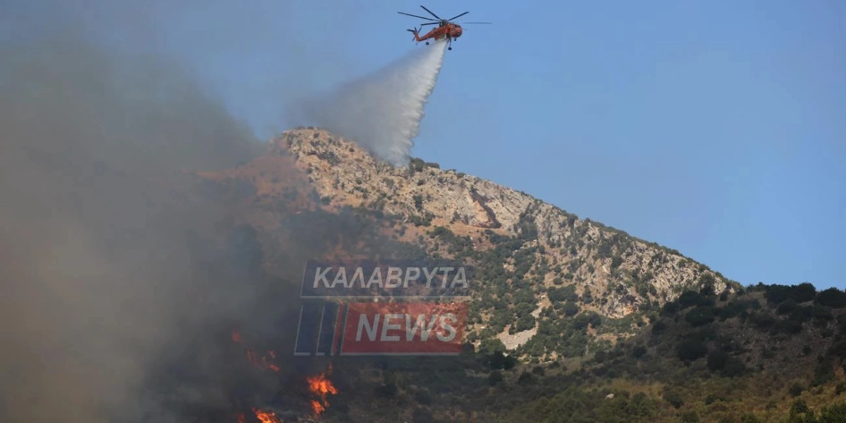 Καλάβρυτα: Μεγάλη φωτιά στο Λειβαρτζινό Αροανίας – Πετούν εννιά εναέρια