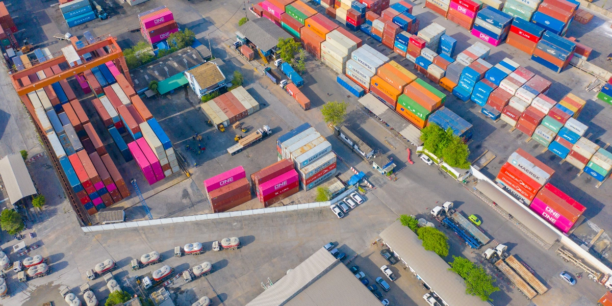 ΗΠΑ: Δασμοί και στα μικρά δέματα – Εξαιρούνται τα «δώρα» αξίας κάτω των 100 δολαρίων