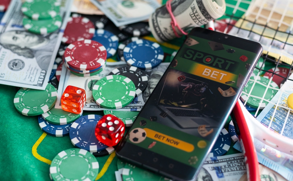 Υψηλόβαθμοι δημόσιοι υπάλληλοι «ξέπλεναν» ποσά μέσω στοιχηματικών εταιριών