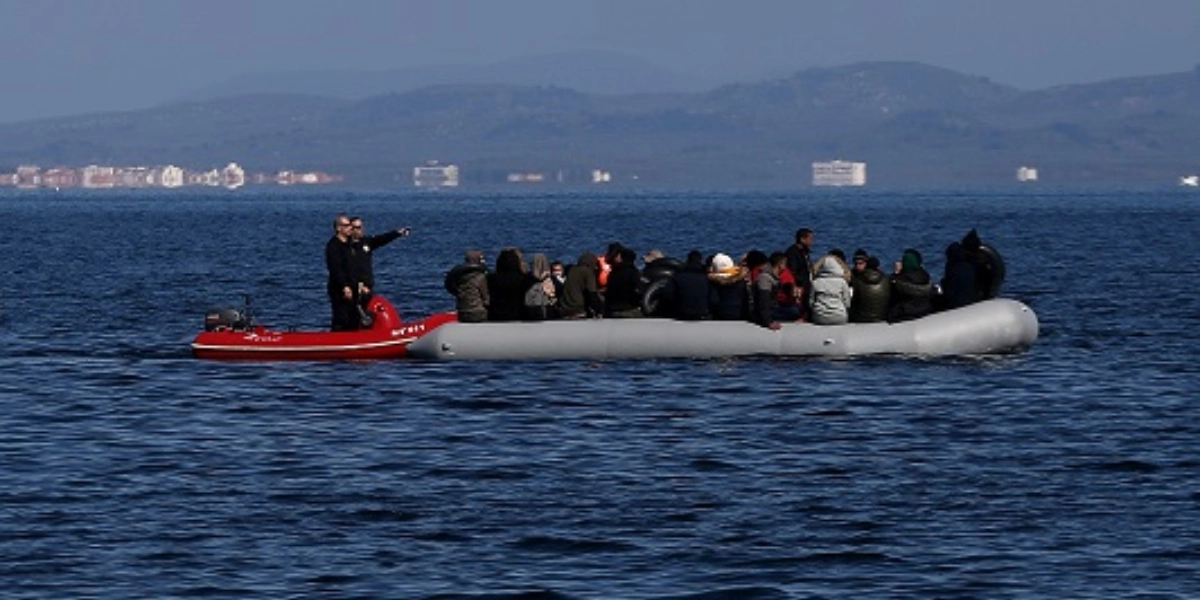 Εγκύκλιος Πλεύρη: Αυτό είναι το έντυπο που θα διανέμεται στους παράτυπους μετανάστες -Περιγράφει τις κυρώσεις