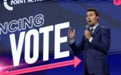 Ο Τσάρλι Κερκ, ιδρυτής του Turning Point USA, μιλάει κατά τη διάρκεια του συνεδρίου Turning Point Action, Σάββατο 15 Ιουλίου 2023, στο West Palm Beach της Φλόριντα. AP Photo