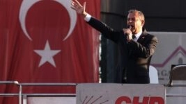 Οζγκιούρ Οζέλ ΑΠΕ-ΜΠΕ