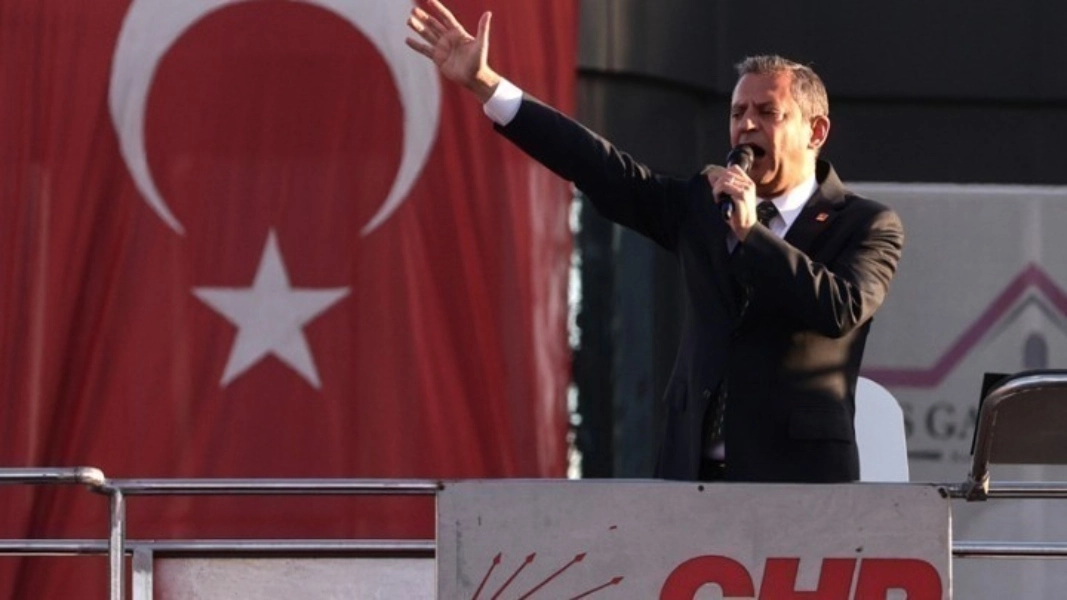 Οζγκιούρ Οζέλ ΑΠΕ-ΜΠΕ